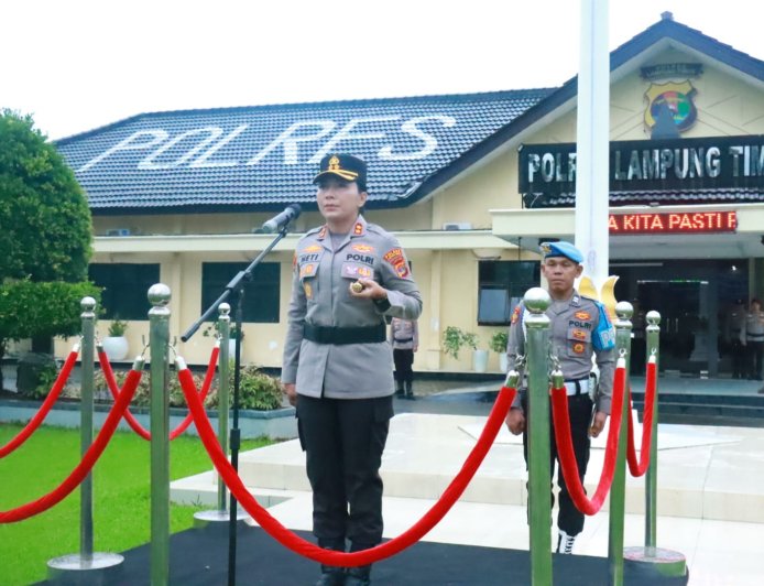 Diguyur Gerimis, Kapolres Lampung Timur Pimpin Upacara Harkitnas ke-118 dengan Penuh Khidmat