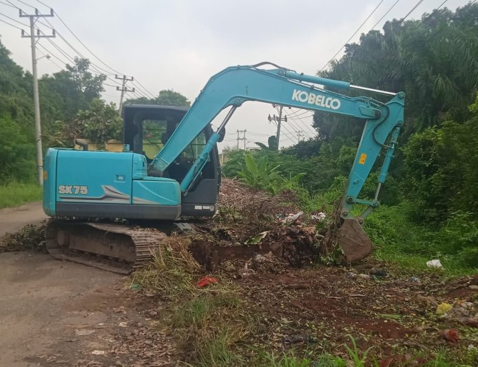 Kolaborasi Pemerintah dan Swasta Atasi Krisis Sampah di Kotabumi, Alat Berat Dikerahkan Percepat Penanganan