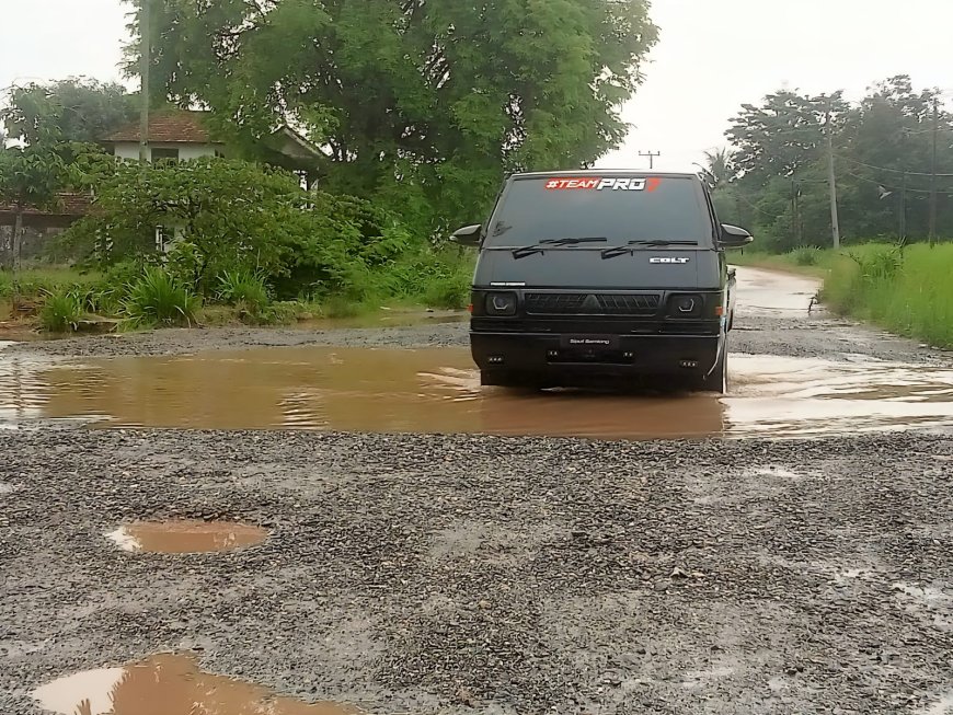 Jalan Provinsi Penghubung Lampung Timur–Lampung Tengah Rusak Parah, Warga Khawatir Makan Korban Jiwa