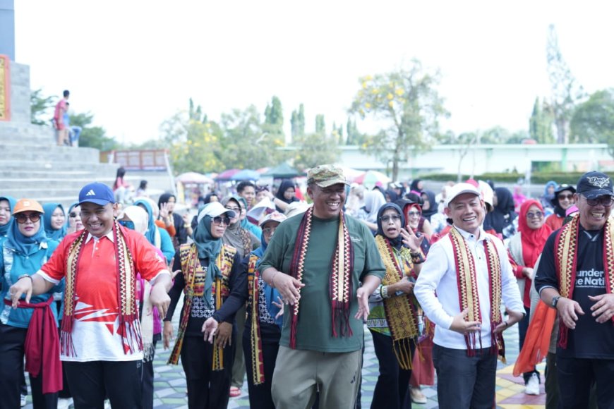 6 Jam Menari di Tugu Canang, Lampung Tengah Meriahkan Hari Tari & Hardiknas