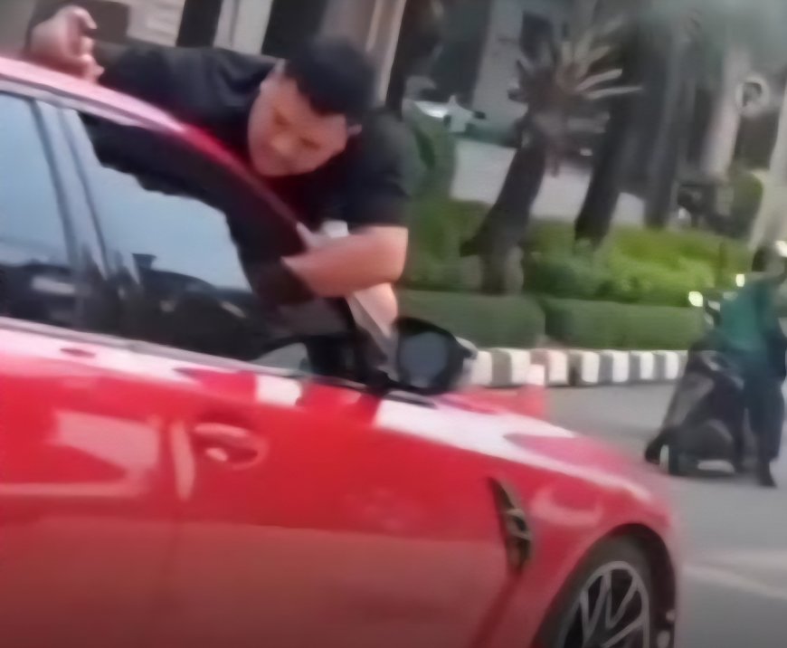 Pria Bergelantungan di Kap Mobil Merah di Grogol, Diduga Dipicu Masalah Keluarga