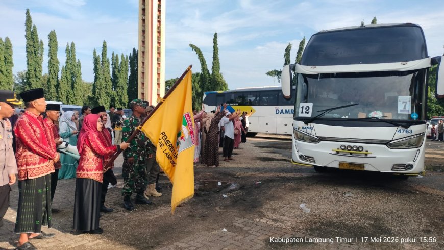 Kloter 31 JKG Dilepas, 52 Jemaah Haji Lampung Timur Berangkat ke Tanah Suci
