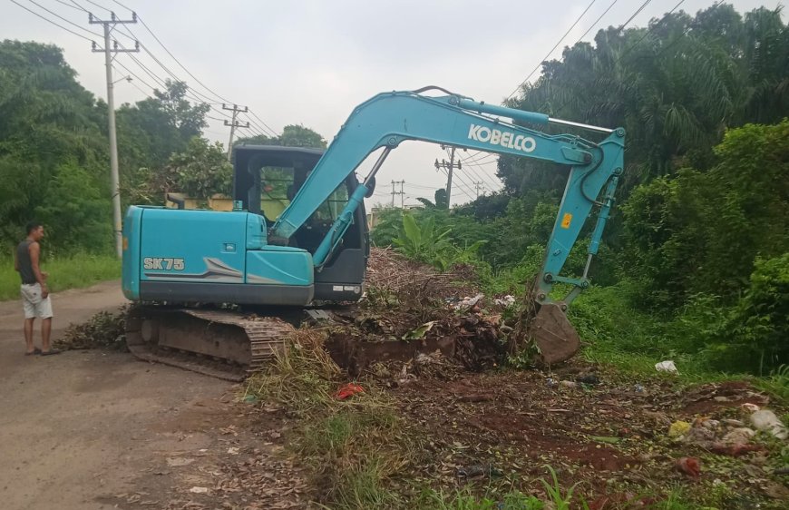 Kolaborasi Pemerintah dan Swasta Atasi Krisis Sampah di Kotabumi, Alat Berat Dikerahkan Percepat Penanganan