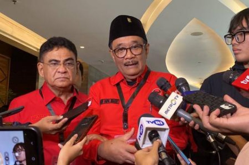 Djarot Persilakan Jokowi Keliling Indonesia, Tapi Minta Tunjukkan Ijazah