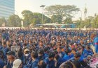 Ribuan Mahasiswa Kepung DPR RI, Desak Pimpinan Temui Massa dan Sampaikan Tiga Tuntutan Rakyat