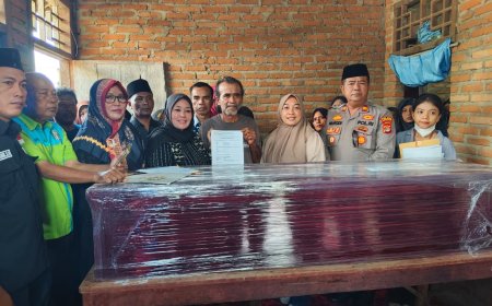 Ketua DPRD Lampung Timur Sambut Jenazah PMI Zainal Muhsin yang Meninggal di Taiwan