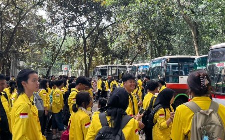 Mahasiswa BEM UI Gelar Demo Tolak Kenaikan BBM di Bundaran HI, Ribuan Personel Disiagakan