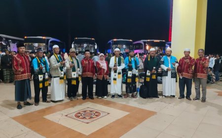 Tangis Haru Sambut 229 Jamaah Haji Lampung Timur Pulang, Satu Jamaah Masih Dirawat di Jeddah