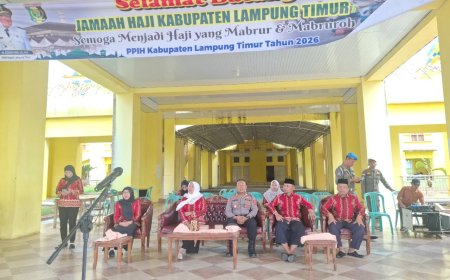 Ketua DPRD Lampung Timur Sambut Haru Kepulangan Jamaah Haji Kloter 15