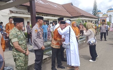 393 Jemaah Haji Lampung Utara Tiba, Suasana Haru Sambut Kepulangan Mereka
