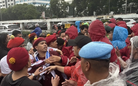 Demo Cipayung Menggugat di DPR Ricuh, Polisi dan Massa Nyaris Bentrok Jakarta