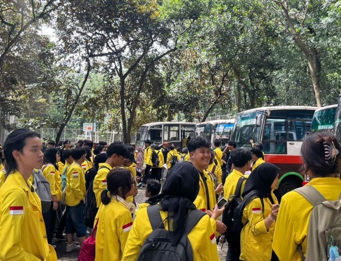 Mahasiswa BEM UI Gelar Demo Tolak Kenaikan BBM di Bundaran HI, Ribuan Personel Disiagakan