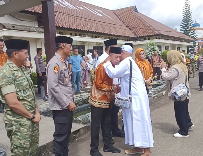 393 Jemaah Haji Lampung Utara Tiba, Suasana Haru Sambut Kepulangan Mereka