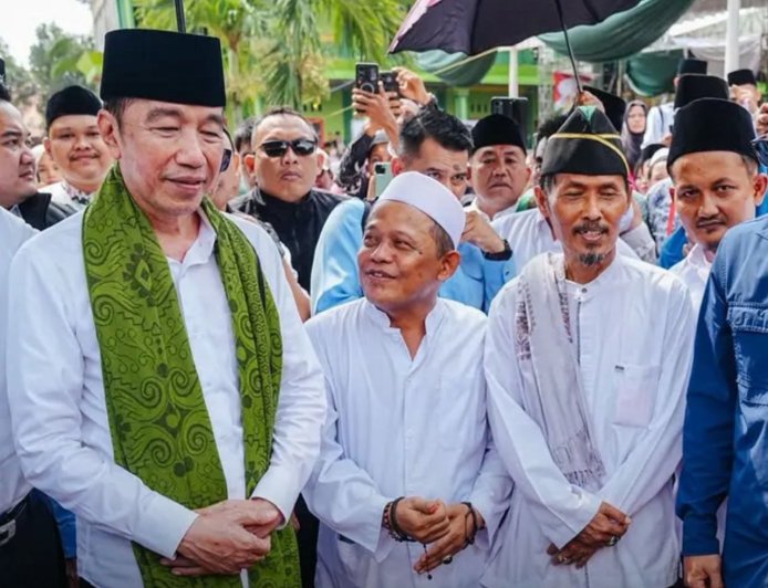 Jokowi Silaturahmi ke Ponpes Nurul Qodiri, Tegaskan Tetap Sederhana dan Dekat dengan Rakyat