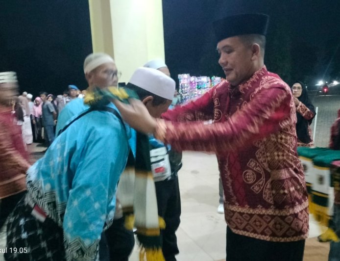 Sekda Rustam Effendi Sambut Kepulangan Jemaah Haji Rombongan Terakhir Lampung Timur