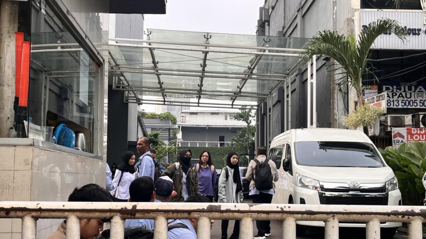 Kejagung Geledah Kantor BGN sejak Dini Hari, Aktivitas Lumpuh dan Pegawai Tertahan di Lobi