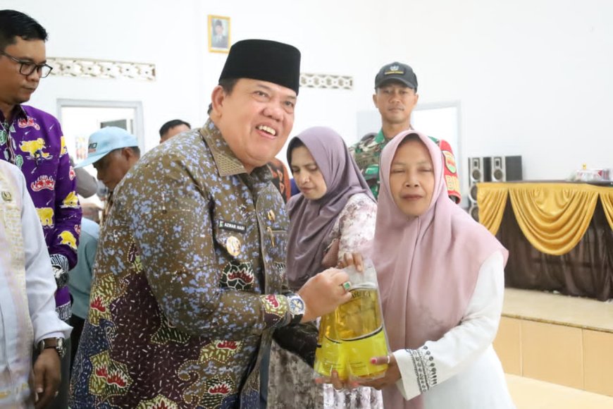 Wabup Azwar Hadi Turun Langsung, Pastikan Bantuan Pangan Tepat Sasaran di Sukaraja Nuban