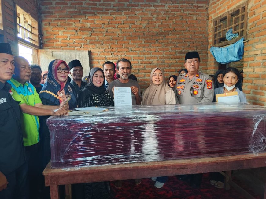 Ketua DPRD Lampung Timur Sambut Jenazah PMI Zainal Muhsin yang Meninggal di Taiwan
