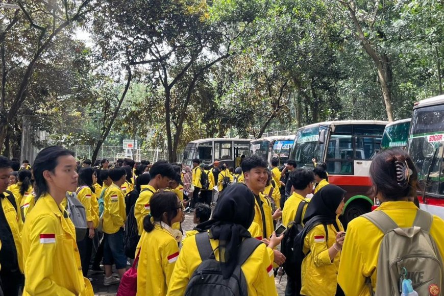 Mahasiswa BEM UI Gelar Demo Tolak Kenaikan BBM di Bundaran HI, Ribuan Personel Disiagakan
