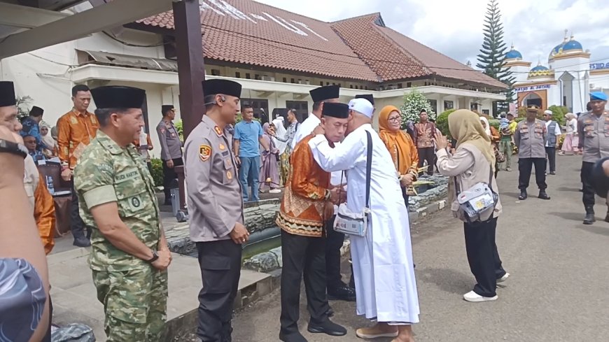 393 Jemaah Haji Lampung Utara Tiba, Suasana Haru Sambut Kepulangan Mereka