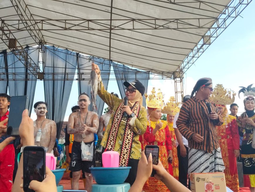Perayaan HUT ke-67 Desa Tanjung Qencono Meriah, Bupati Ela Apresiasi Kekompakan Warga