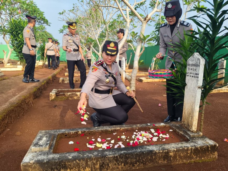 Polres Lampung Timur Gelar Ziarah TMP Peringati Hari Bhayangkara ke-80