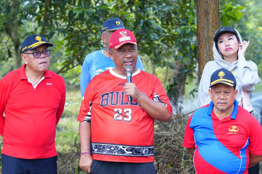 Plt Bupati Lamteng Pimpin Gotong Royong Massal ASN Perkuat Kebersamaan