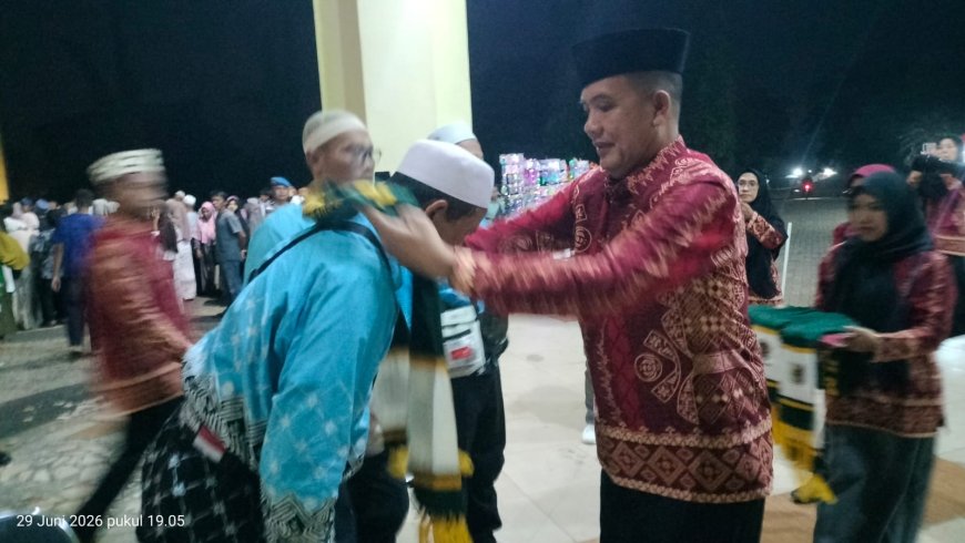 Sekda Rustam Effendi Sambut Kepulangan Jemaah Haji Rombongan Terakhir Lampung Timur