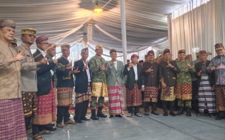 Angkon Muakhi Kukuhkan Pangdam XXI/Radin Inten sebagai Saudara Adat Lampung