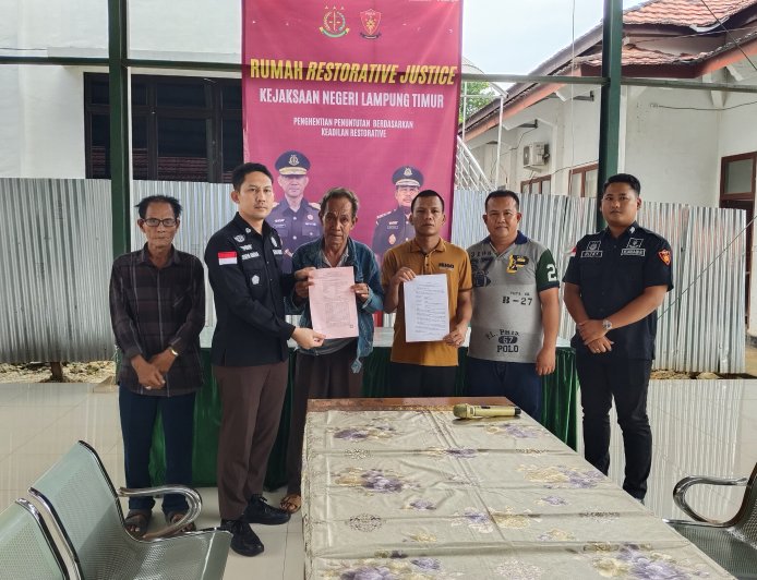 Kejari Lampung Timur Hentikan Perkara Pencurian Motor Melalui Restorative Justice