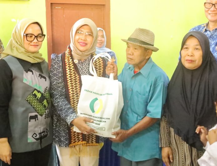 Bapanas Salurkan Bantuan Pangan di Lampung Timur, 3.300 Keluarga Miskin Ekstrem Jadi Sasaran