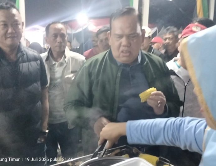 Wabup Azwar Hadi Cicipi dan Borong Kuliner UMKM di Arena Nobar Final Piala Dunia