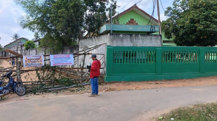 Kekecewaan Warga Dusun Pulosari: Aksi Tutup Akses Jalan Menuju Sekolah Akibat Polemik Penerimaan Siswa Baru