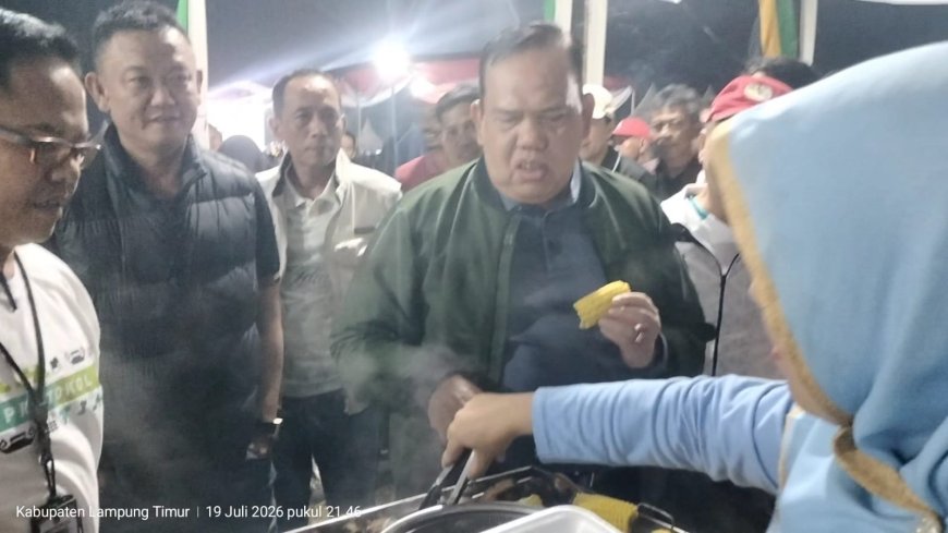 Wabup Azwar Hadi Cicipi dan Borong Kuliner UMKM di Arena Nobar Final Piala Dunia