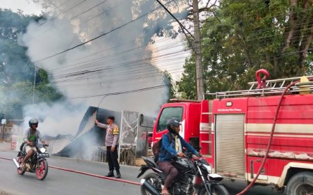 Polisi, Damkar, dan BPBD Sigap Padamkan Kebakaran Warung Kuliner di Prosida Bandar Jaya