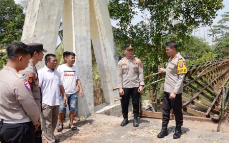 Jembatan Tua Penghubung Dua Kampung Terputus, Kapolres Lampung Tengah Tinjau Lokasi dan Cari Solusi