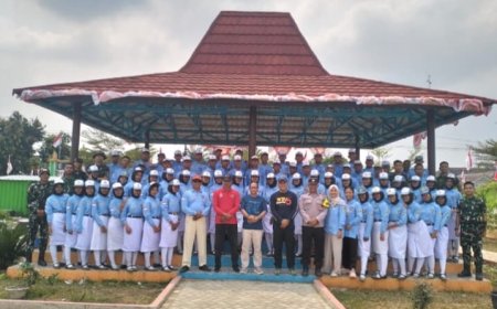 Camat Syamsul Bahri Tinjau Kesiapan Paskibra di Waway Karya