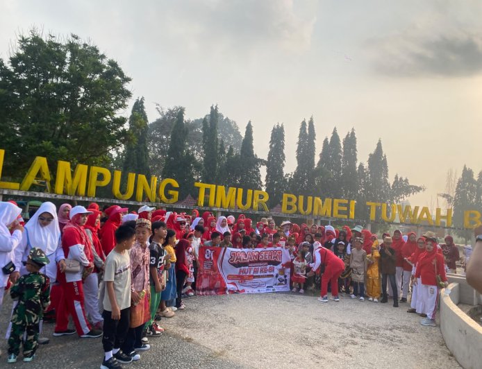 Semarak HUT Ke-81 RI di Gedung Dalem, Warga Gelar Jalan Sehat dan Harapkan Jalan Hotmix