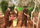 Peringatan HUT Ke-81, Kejari Lampung Timur Gelar Upacara Tabur Bunga di TMP Dharma Nusantara