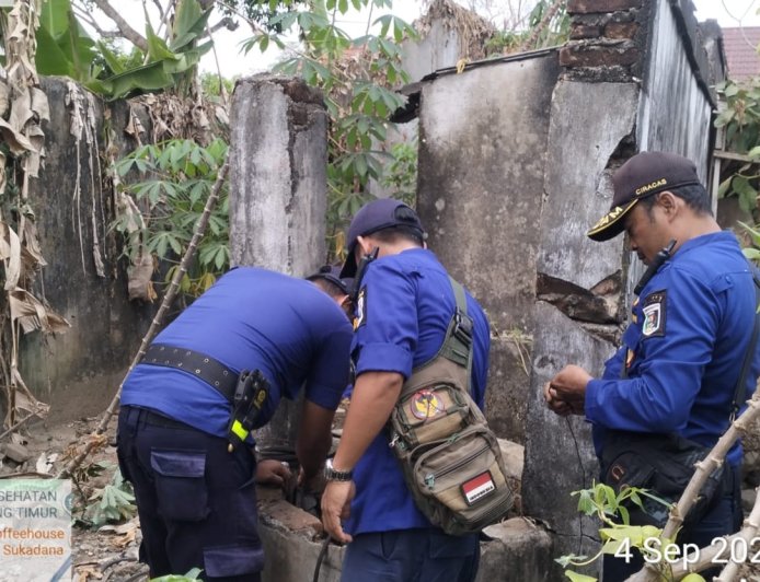 Bukan Hanya Padamkan Api, Damkar Lampung Timur Juga Sigap Selamatkan Kucing