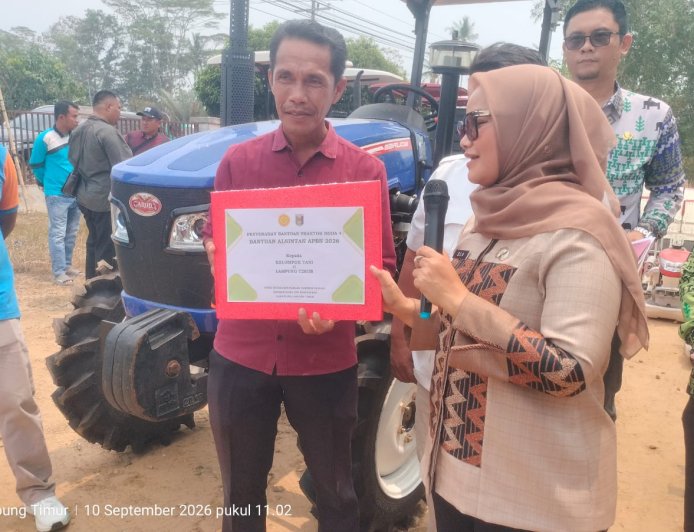 Serahkan 40 Alsintan, Bupati Ela : Bukan Sekedar Bantuan, Produktivitas Pertanian Harus Naik