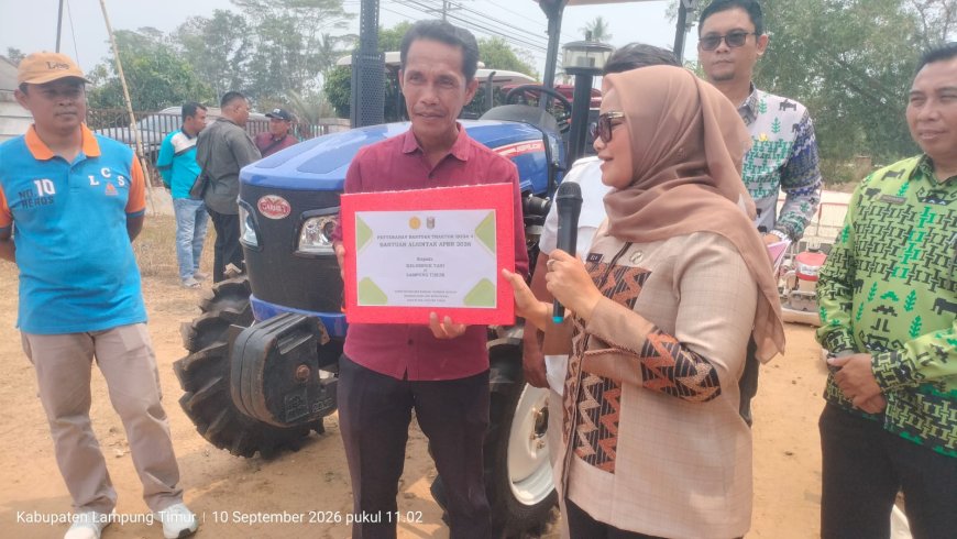 Serahkan 40 Alsintan, Bupati Ela : Bukan Sekedar Bantuan, Produktivitas Pertanian Harus Naik