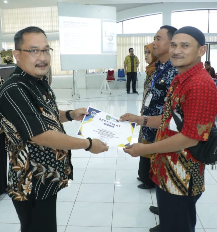 Tampak Kabid komunikasi media cetak dan elektronik Diskominfo Kabupaten Asahan  Arbin Ariadi Tanjung, S.E pada kegiatan Bimtek. (mass)