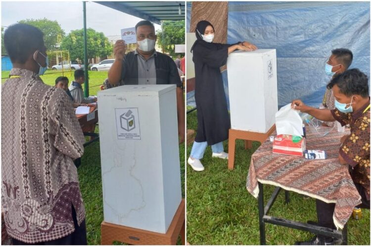Manten Aperi Simbolon, SH Kades terpilih untuk kedua kalinya menjadi Kepala Desa Buntu Pane, Kecamatan Buntu Pane saat menggunakan hak pilihnya di TPS. (mass)