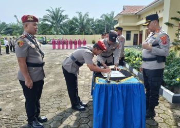 AKP Muhammad Taufik Siregar, SH saat menandatangani Sertijab Kasat Reskrim Polres Padang Lawas, Ia sebelumnya menjabat Kasat Reskrim Polres Tapanuli Tengah. Rabu (21/1/2026). dok: Istimewa