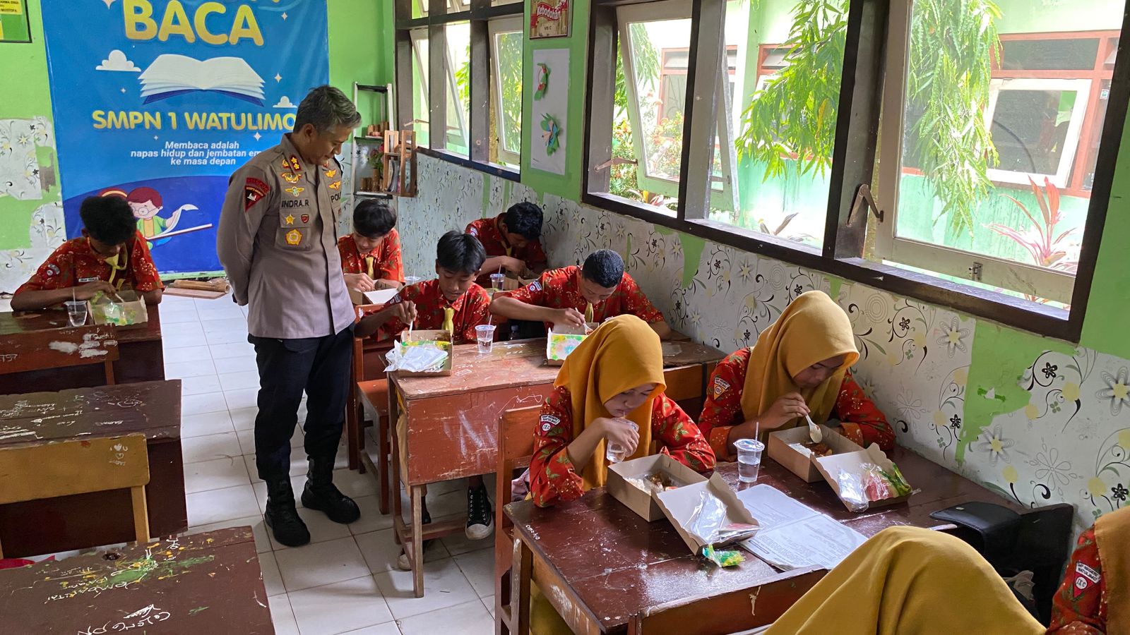 Antusias Siswa di Trenggalek Memperingati Hari Ikan Nasional dengan Makan Siang Gratis