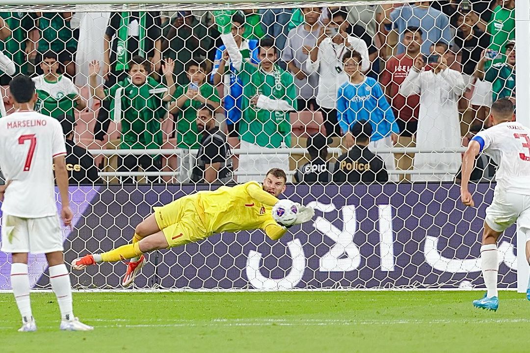 Marteen-Paes-Kiper-Timnas-pada-laga-indonesia-melawan-arab-saudi.jpg