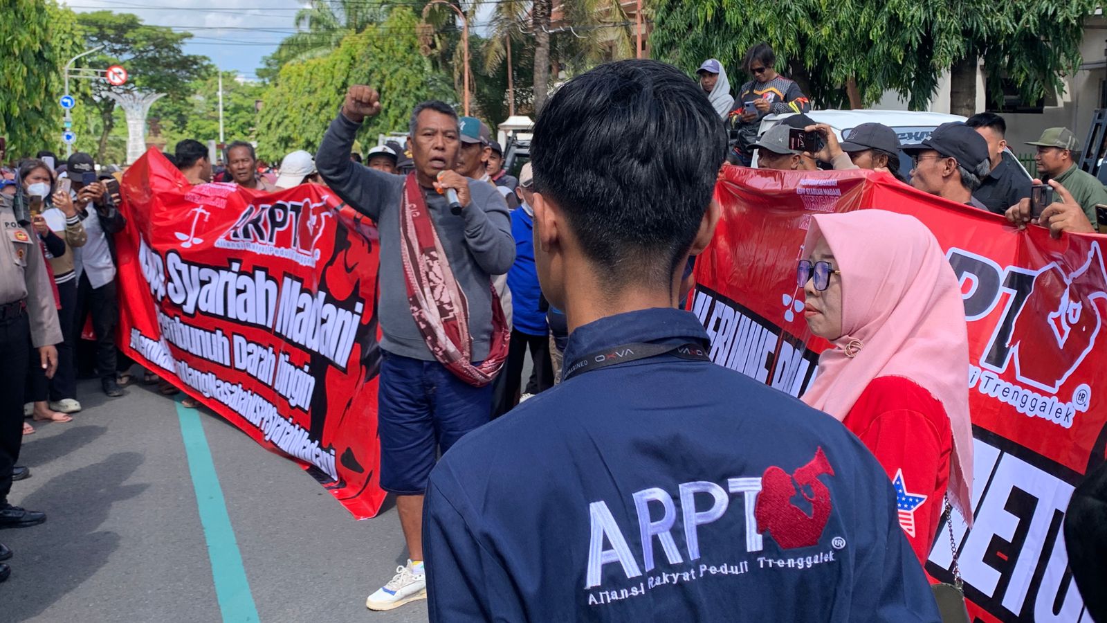 Target 3 Bulan: Anggota Koperasi Madani Trenggalek Ancam Tempuh Jalur Hukum jika Dana Tak Cair