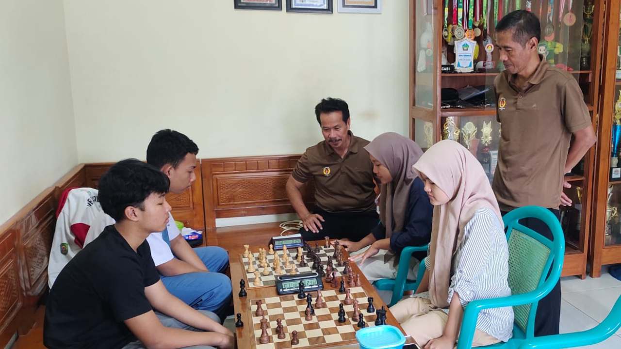 Dari Belajar Catur di Rumah Hingga Emas Porprov: Avita Ayu, Kebanggaan Trenggalek