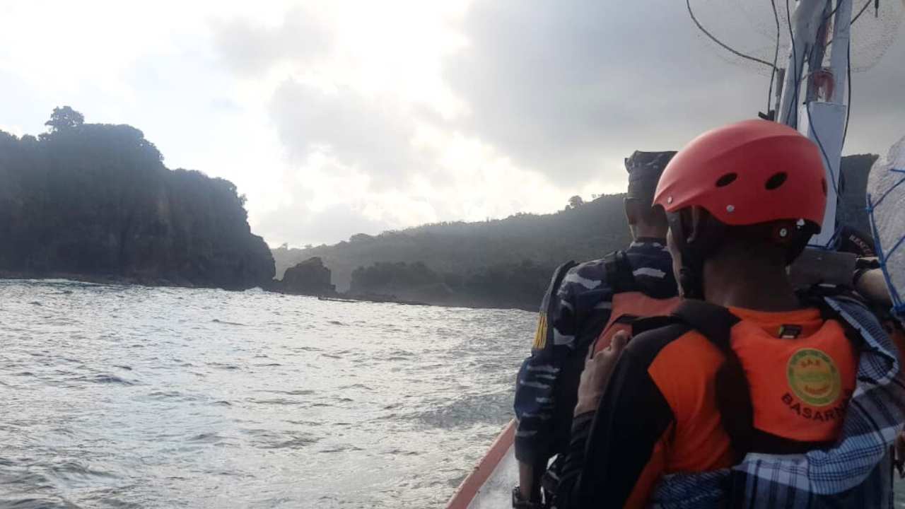Bangkai Kapal Ditemukan di Teluk Prigi, Diduga Milik Nelayan Jember yang Hilang